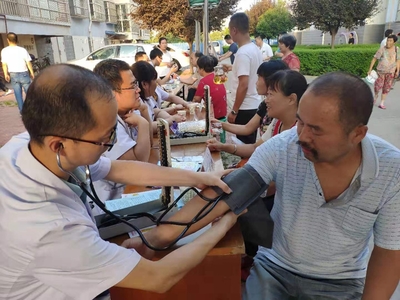 縣中醫(yī)醫(yī)院 借“夏日健康知識(shí)進(jìn)萬家”宣傳服務(wù)活動(dòng)普及健康咨詢